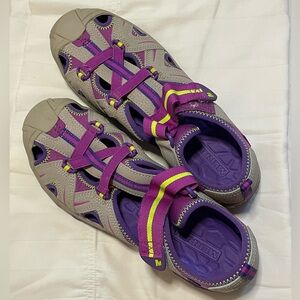 New Merrell Hydro Big Kids Size 6 Color Tan/Purple Leather